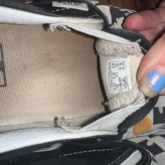 Black White Checkered Vans with Daisy Print Size 5.5 - Picture 10 of 11